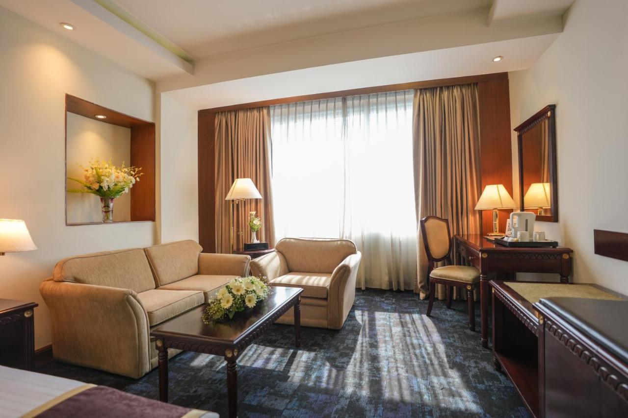 Hotel Sarina Дака Екстериор снимка