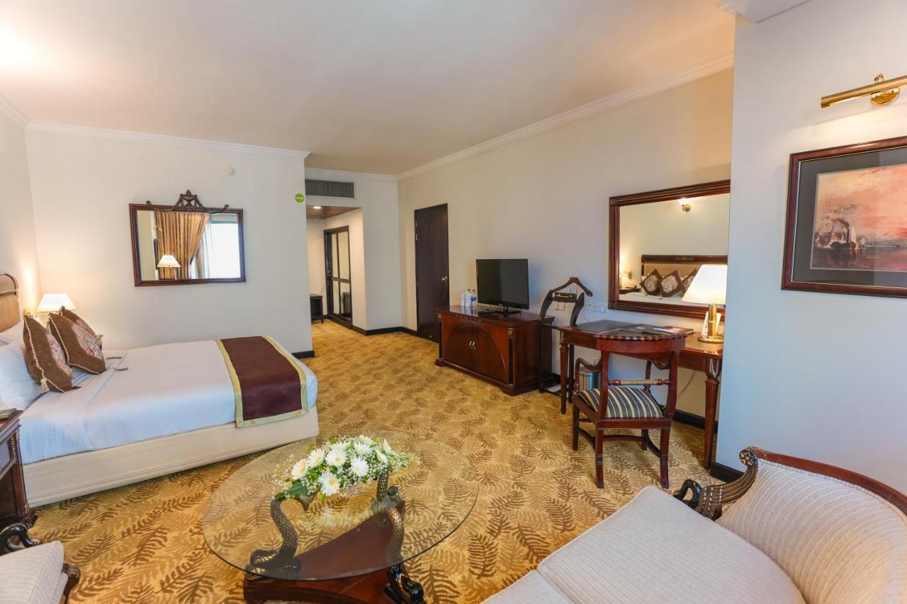 Hotel Sarina Дака Екстериор снимка