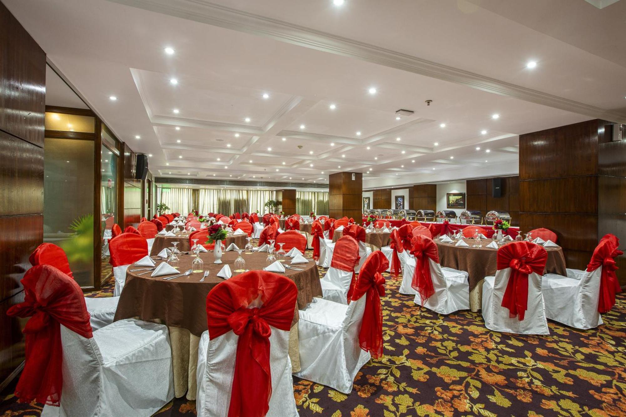Hotel Sarina Дака Екстериор снимка