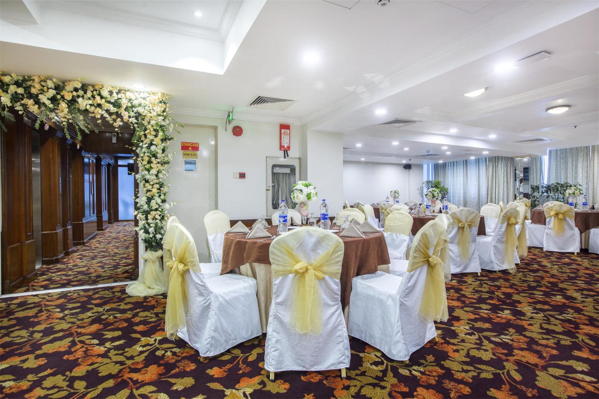 Hotel Sarina Дака Екстериор снимка