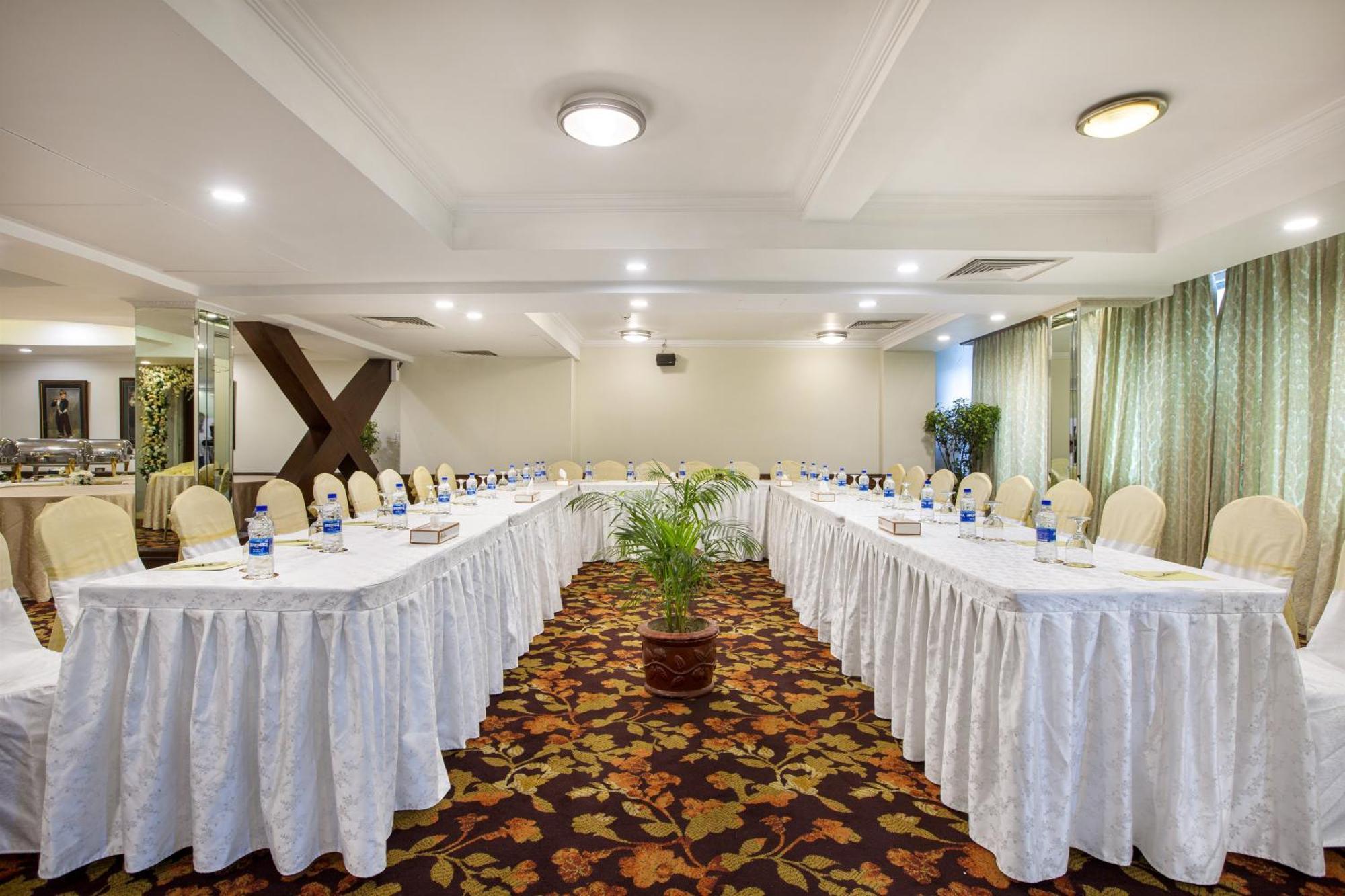 Hotel Sarina Дака Екстериор снимка