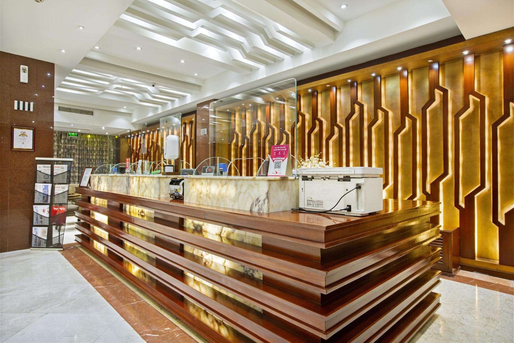 Hotel Sarina Дака Екстериор снимка