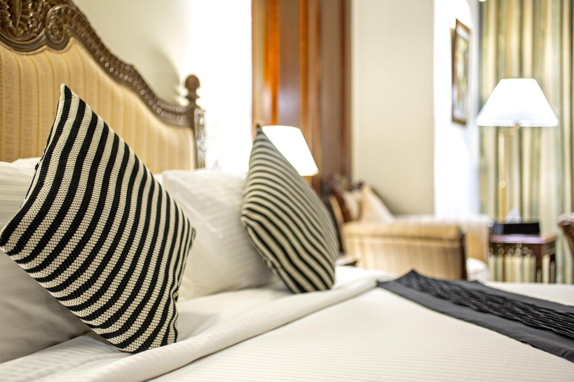 Hotel Sarina Дака Екстериор снимка