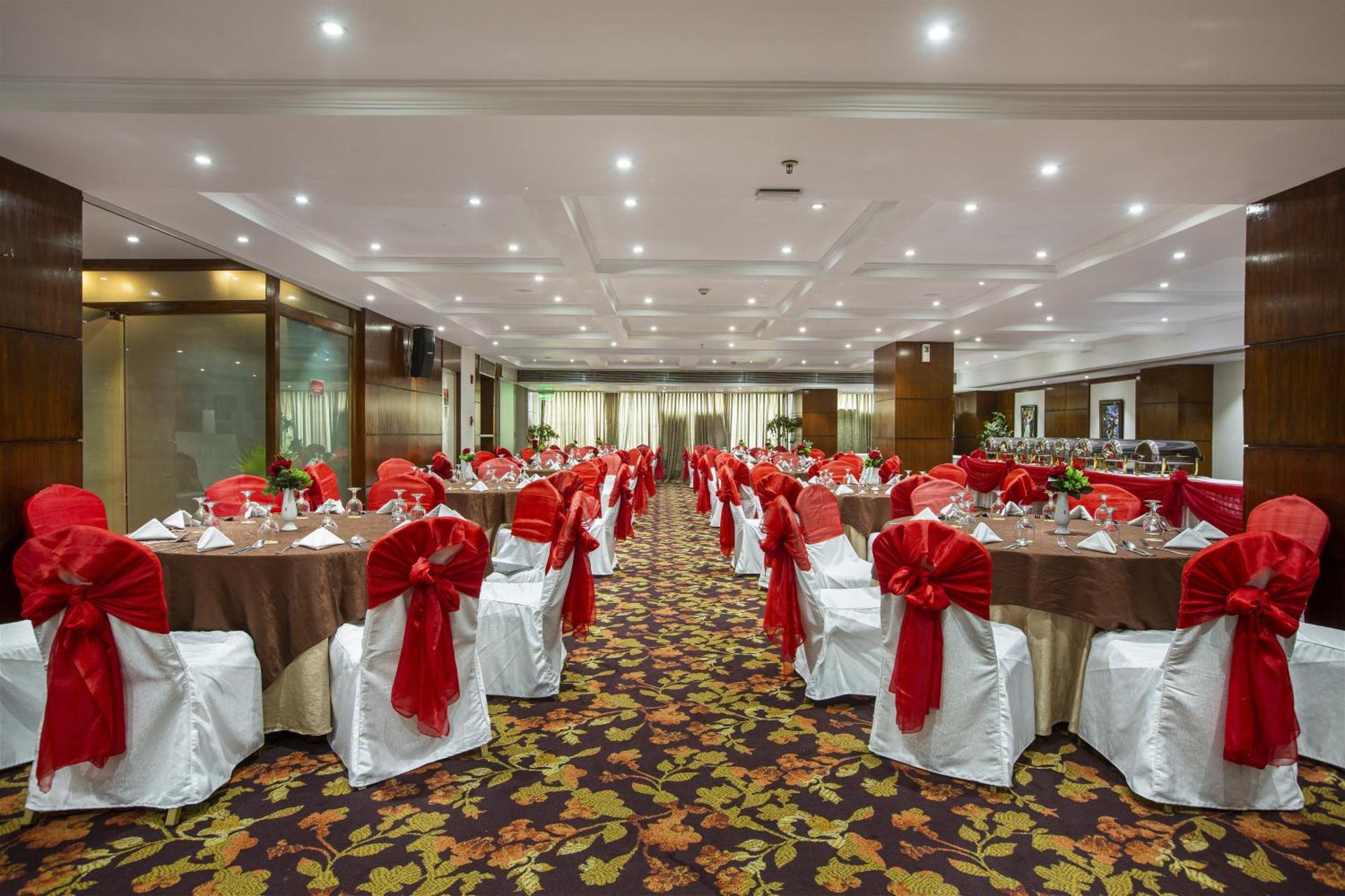 Hotel Sarina Дака Екстериор снимка