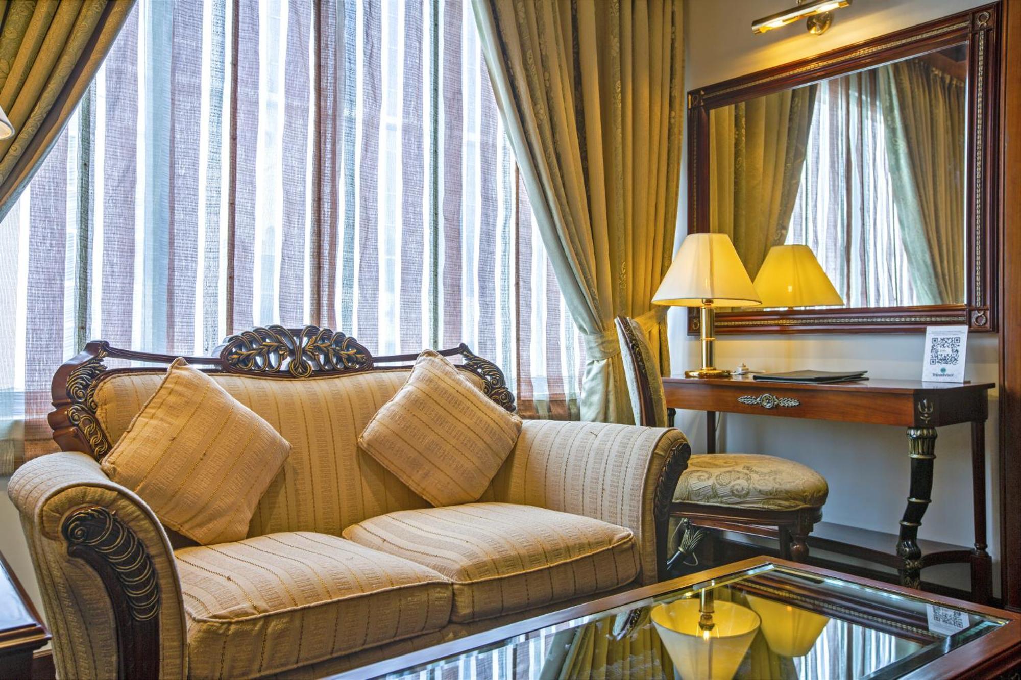 Hotel Sarina Дака Екстериор снимка