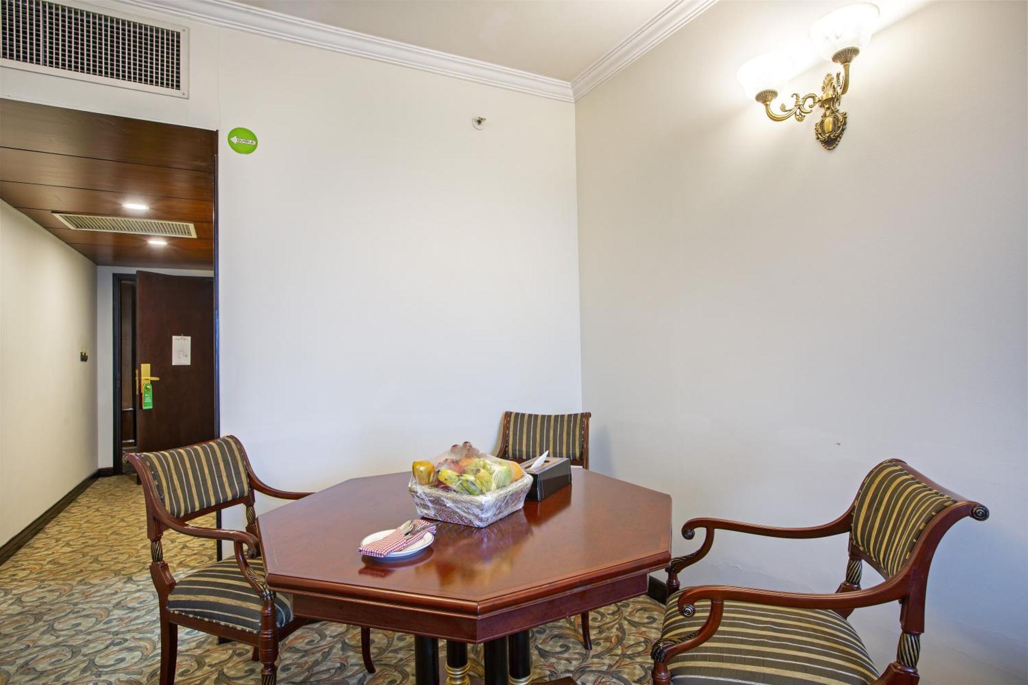 Hotel Sarina Дака Екстериор снимка