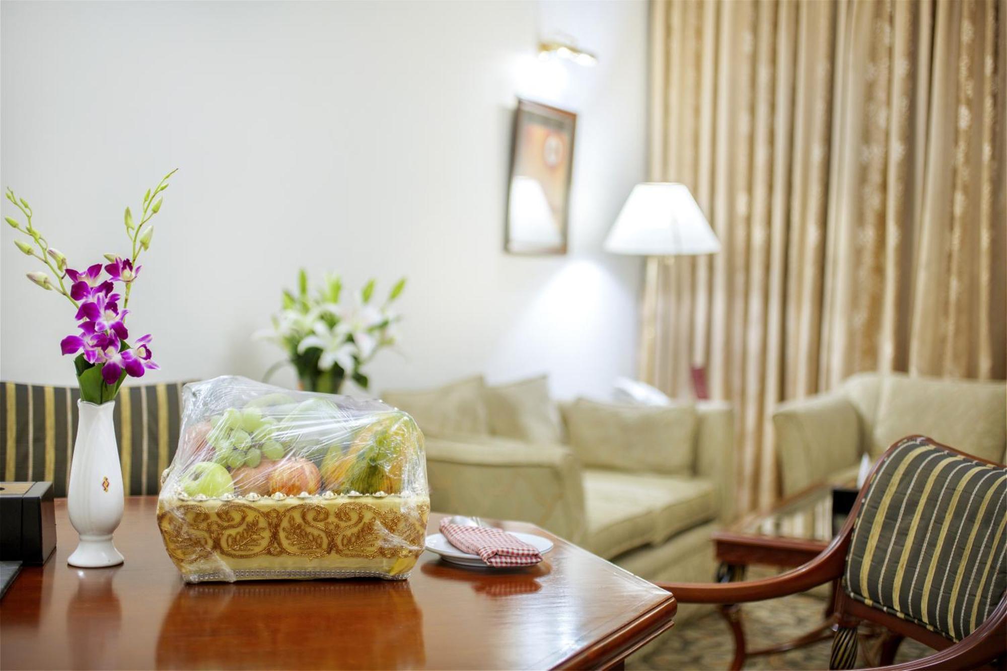 Hotel Sarina Дака Екстериор снимка