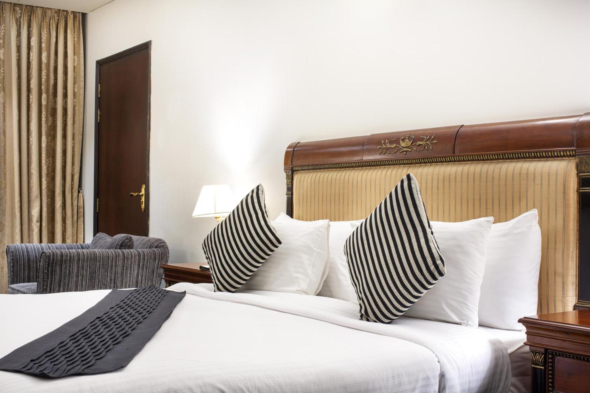 Hotel Sarina Дака Екстериор снимка