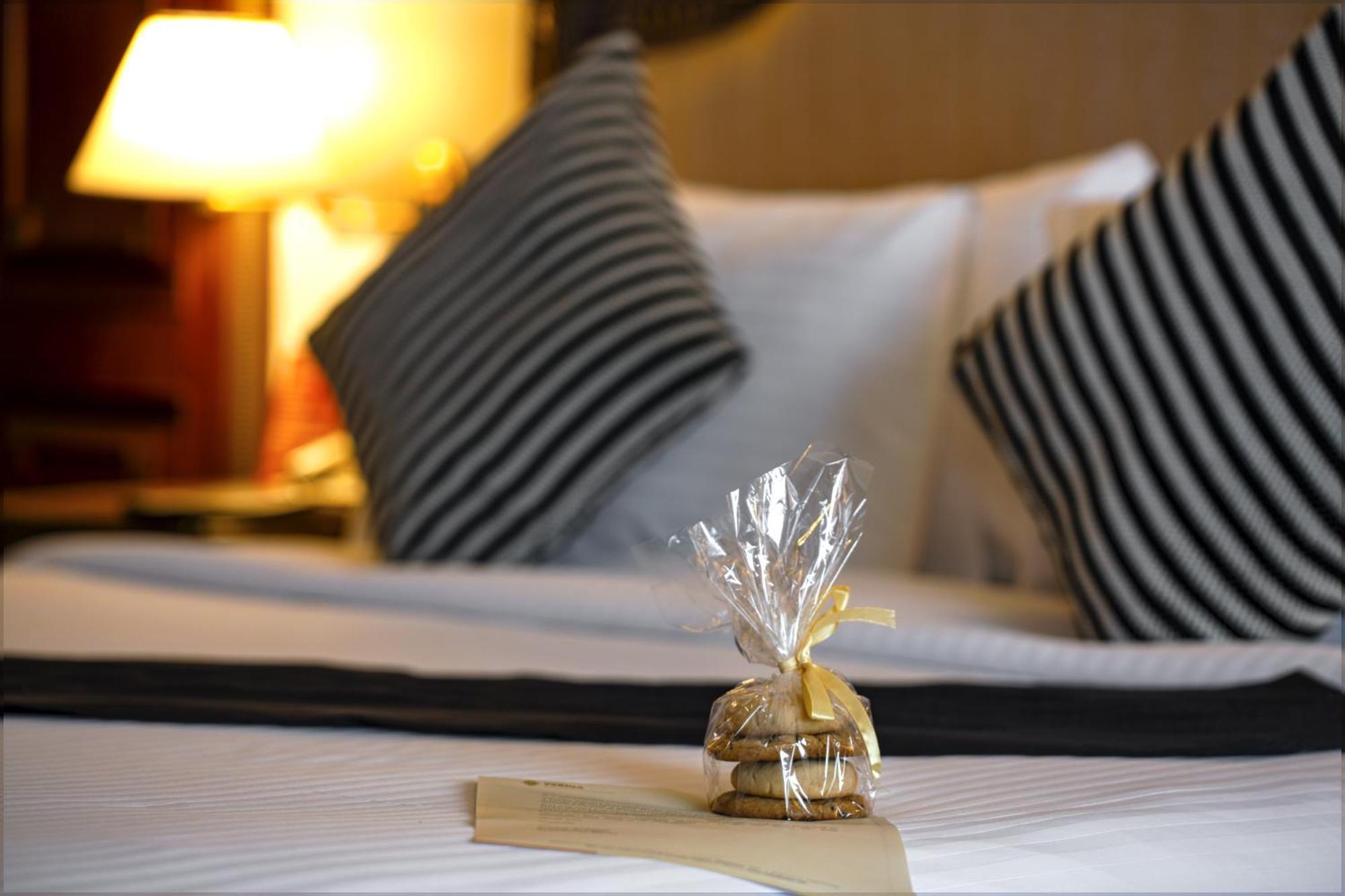 Hotel Sarina Дака Екстериор снимка
