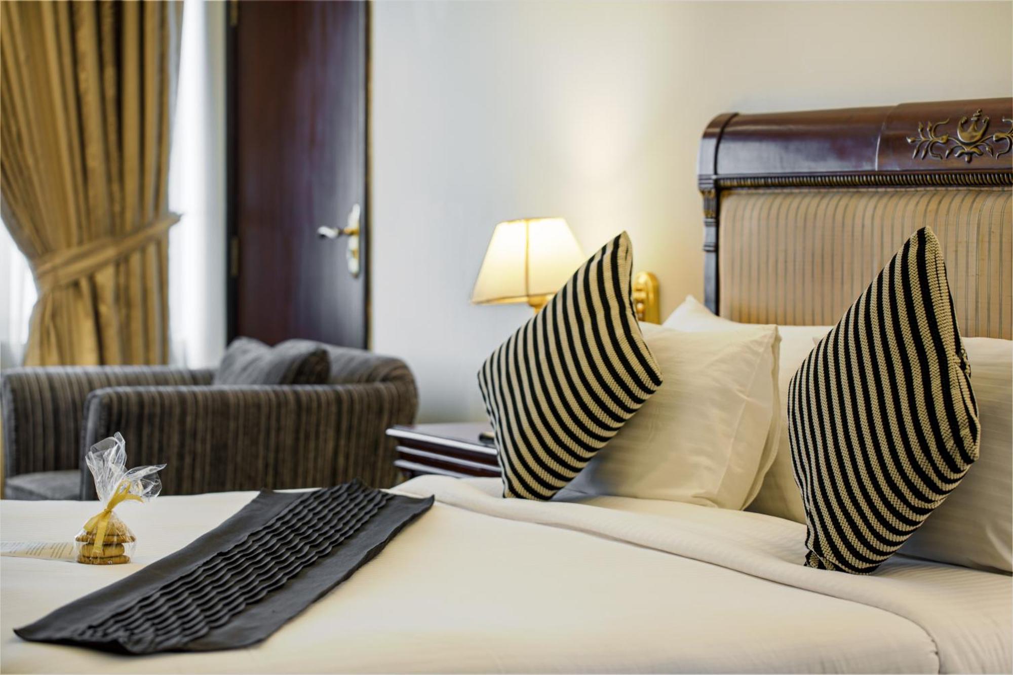 Hotel Sarina Дака Екстериор снимка