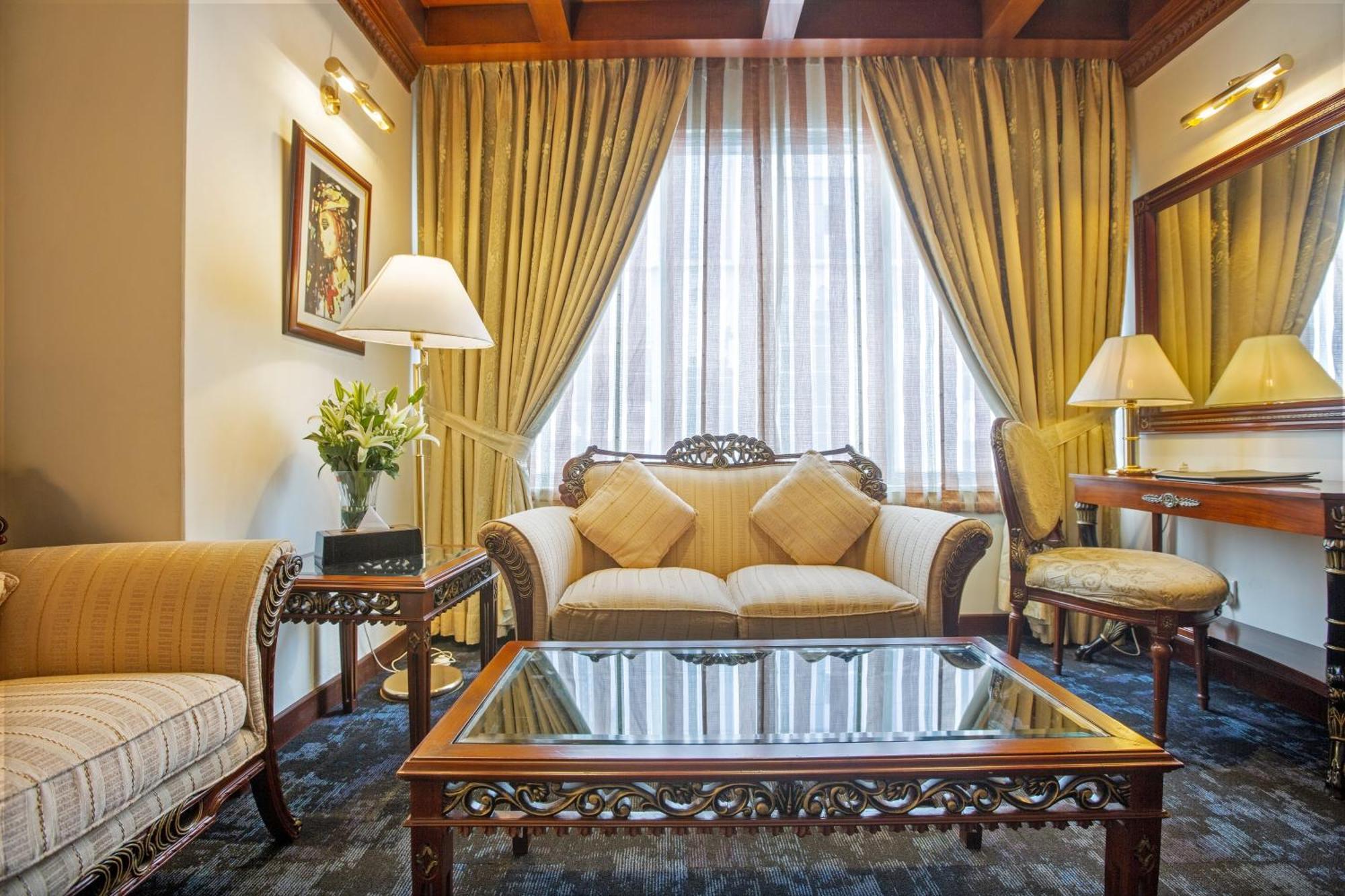 Hotel Sarina Дака Екстериор снимка