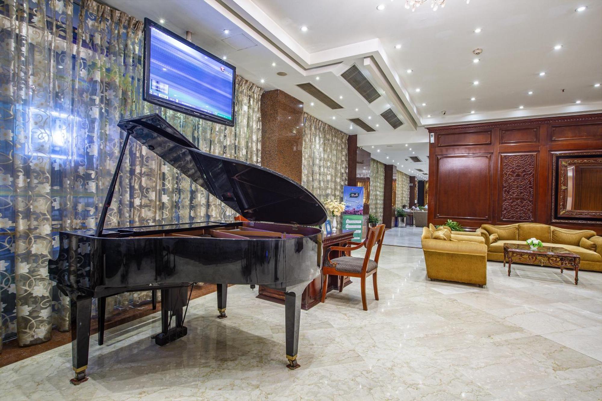 Hotel Sarina Дака Екстериор снимка