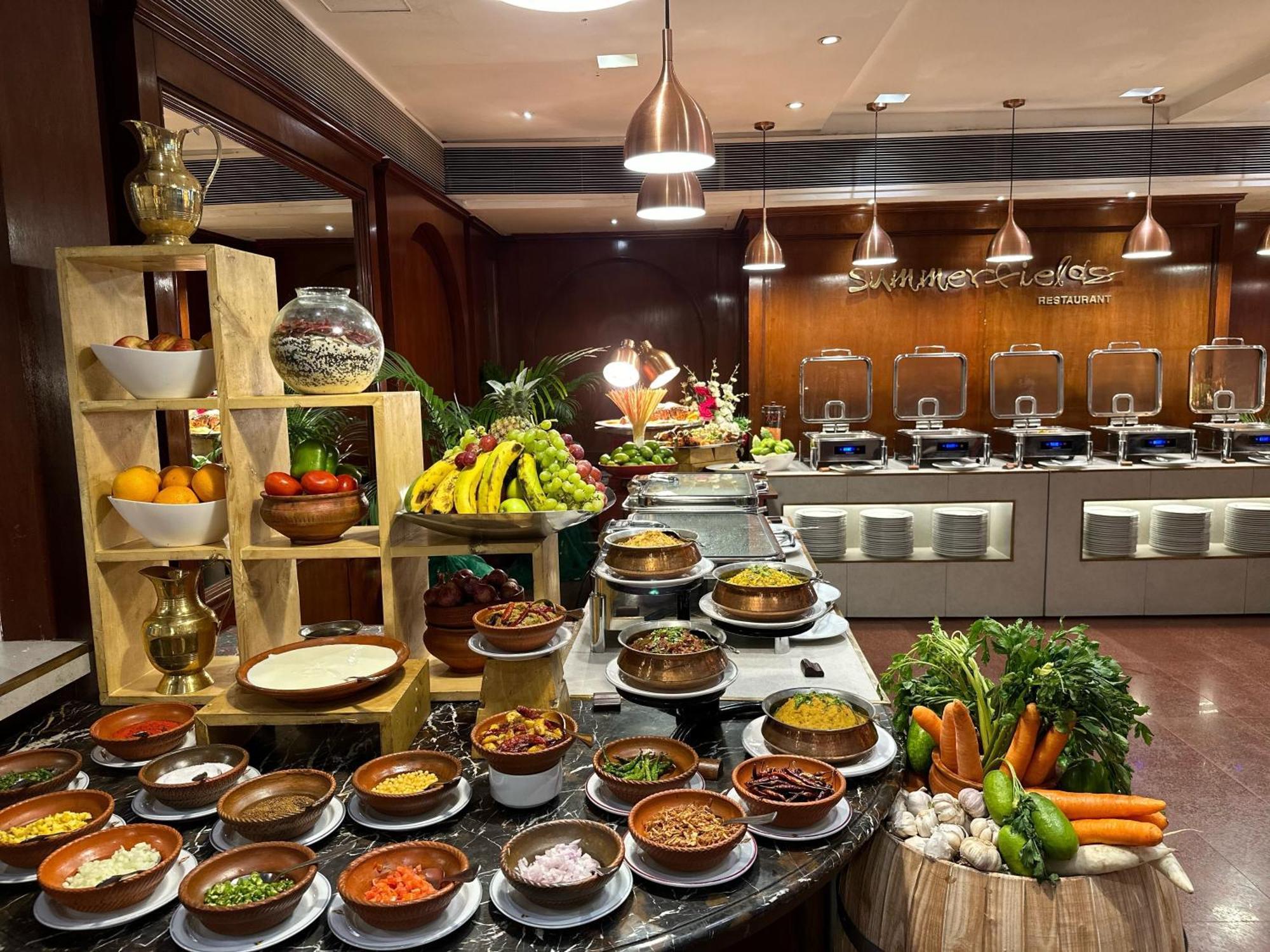 Hotel Sarina Дака Екстериор снимка
