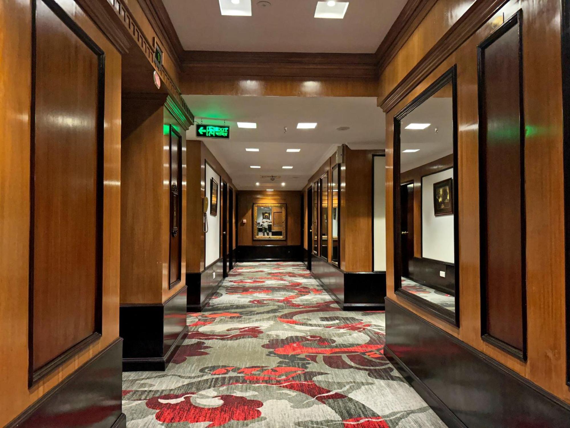 Hotel Sarina Дака Екстериор снимка